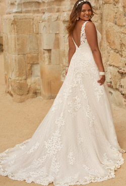 CurveStyles-BlushBridal-March2319