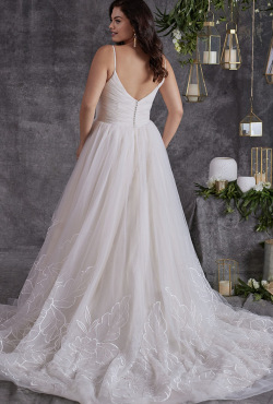 CurveStyles-BlushBridal-March2322