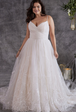 CurveStyles-BlushBridal-March2323